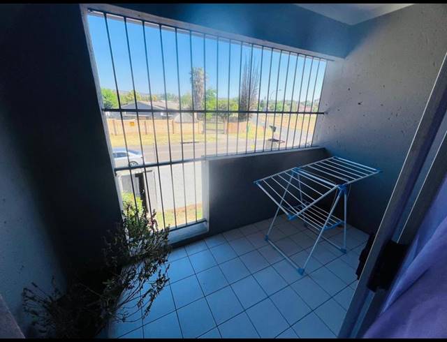 2 BEDROOM APARTMENT FOR SALE IN ALBERTON NORTH